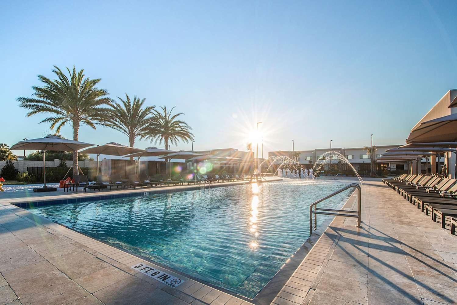 Luxury Home In Orlando With Private Hot Tub - 7 Min From Disney Parks - 3 Bedrooms And 4 Bathrooms! Kültér fotó