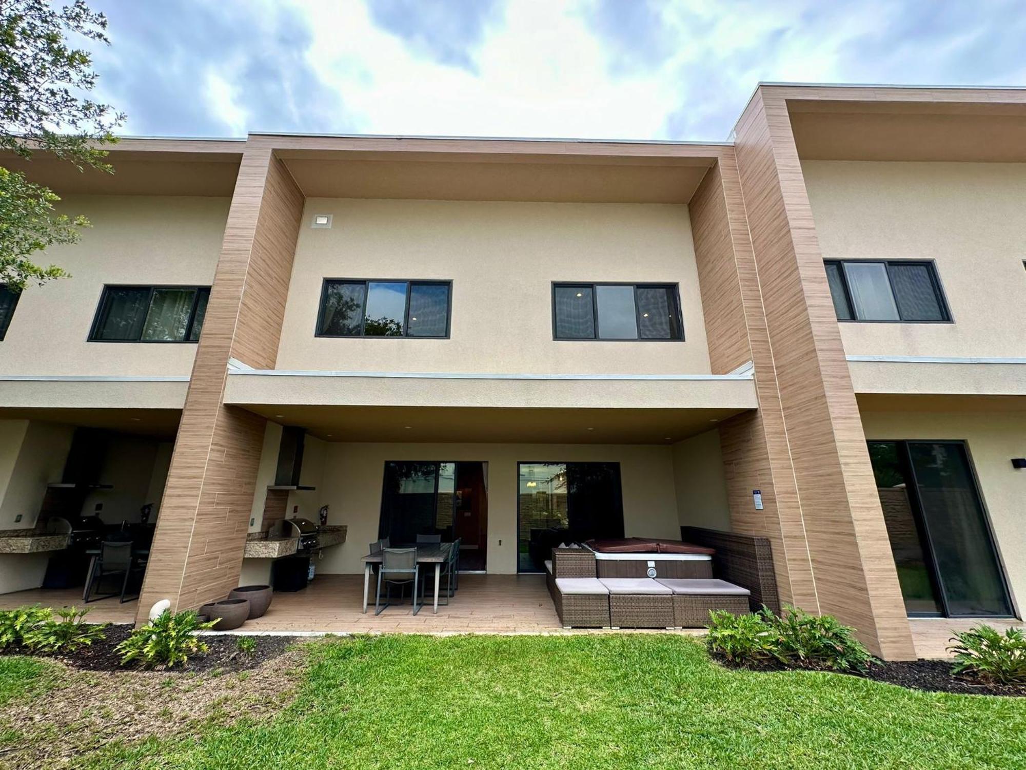 Luxury Home In Orlando With Private Hot Tub - 7 Min From Disney Parks - 3 Bedrooms And 4 Bathrooms! Kültér fotó