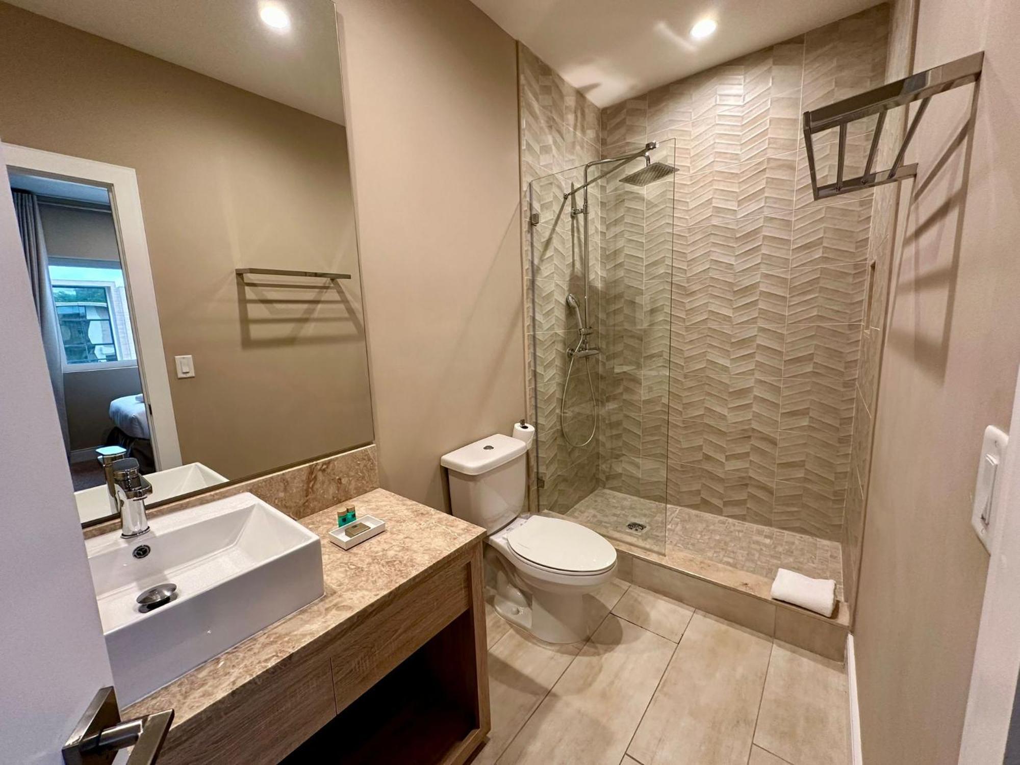 Luxury Home In Orlando With Private Hot Tub - 7 Min From Disney Parks - 3 Bedrooms And 4 Bathrooms! Kültér fotó