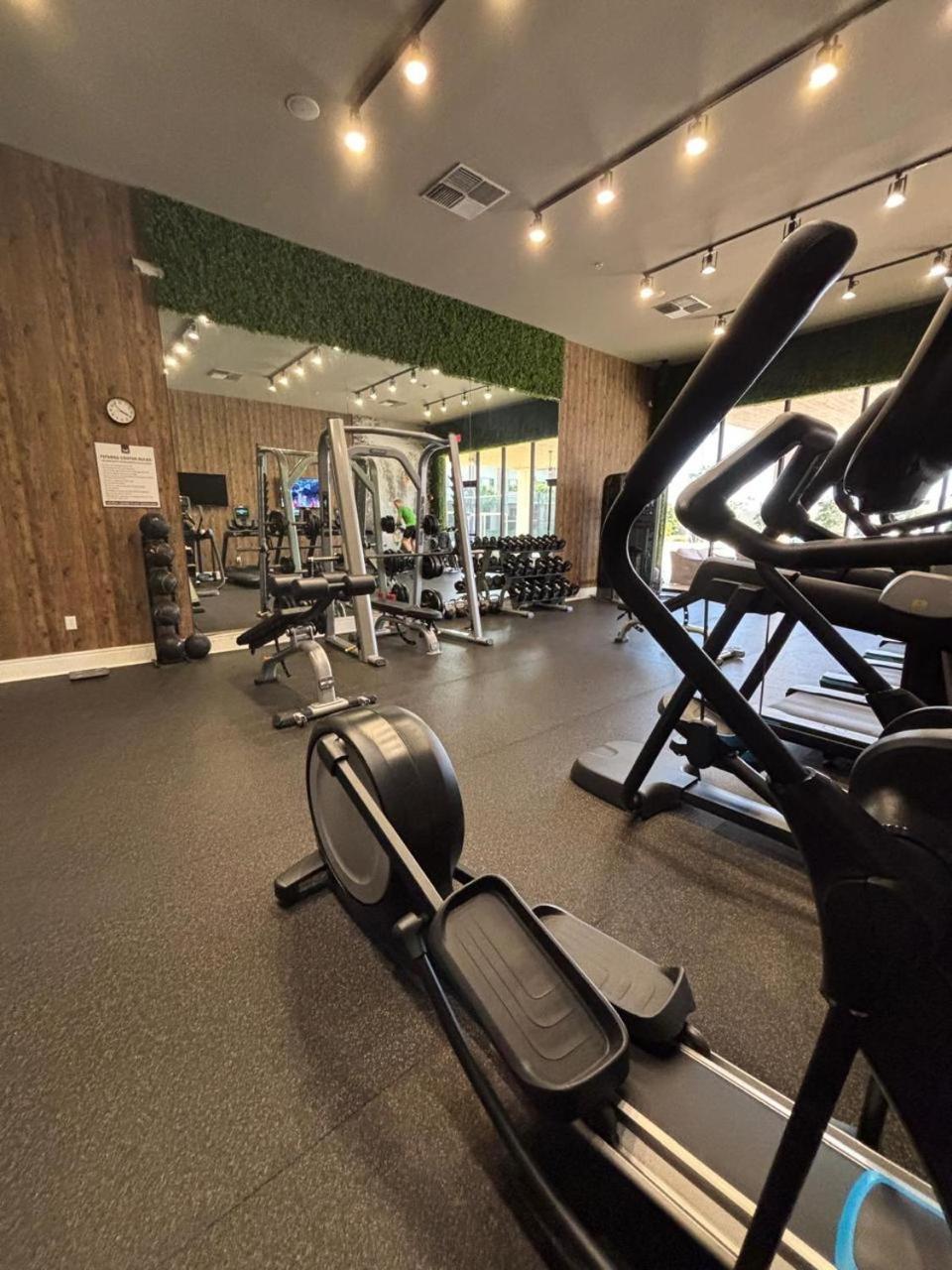 Luxury Home In Orlando With Private Hot Tub - 7 Min From Disney Parks - 3 Bedrooms And 4 Bathrooms! Kültér fotó